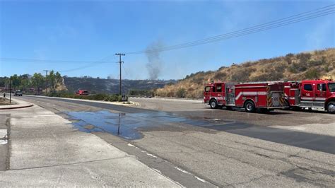 Crews battle brush fire near Kearny Mesa